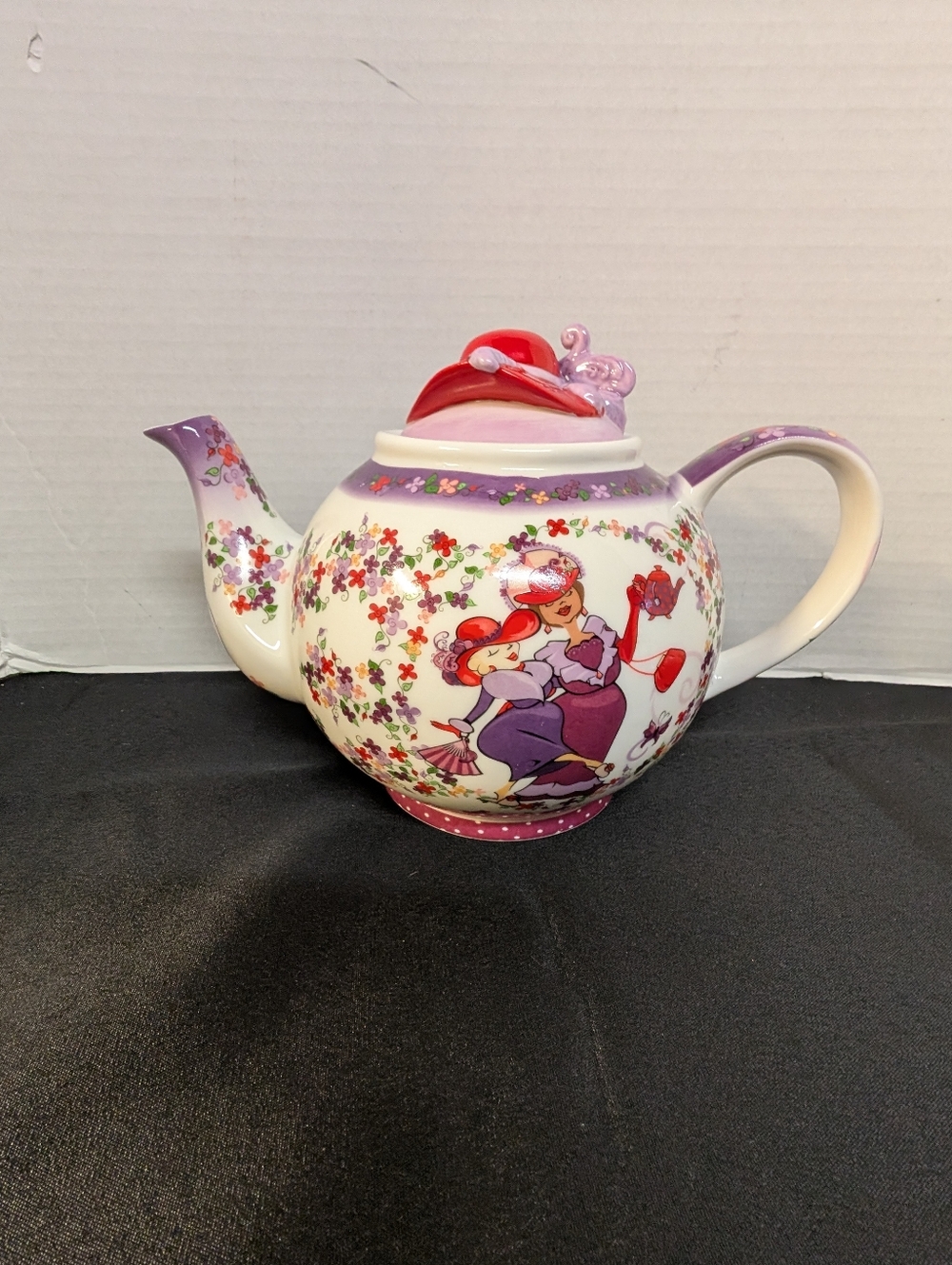 New Cardew design 2004 red hat society tea time tea pot collectible